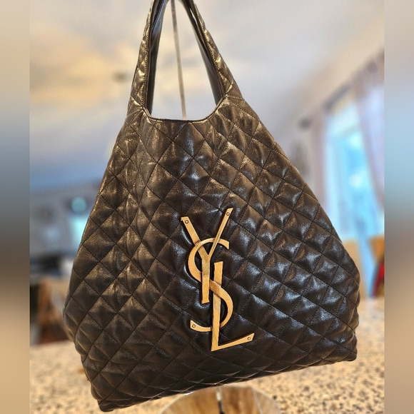 💥ICARE MAXI SHOPPING BAG IN QUILTED LAMBSKINBLACK *AUTHENTIC - Picture 1 of 16